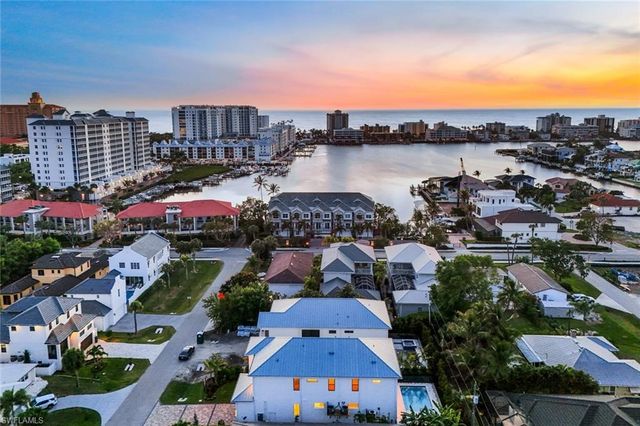 513 92nd AVE N, Naples, FL 34108