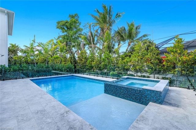 513 92nd AVE N, Naples, FL 34108