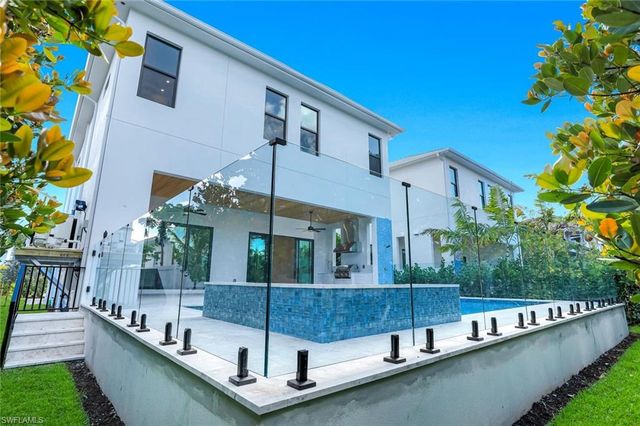 513 92nd AVE N, Naples, FL 34108