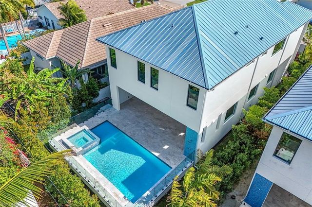 513 92nd AVE N, Naples, FL 34108