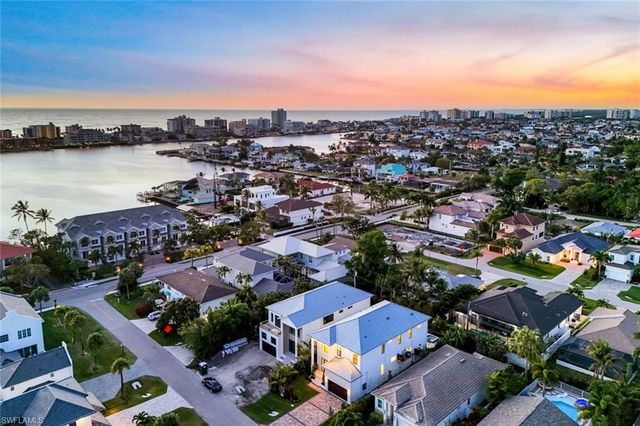 513 92nd AVE N, Naples, FL 34108