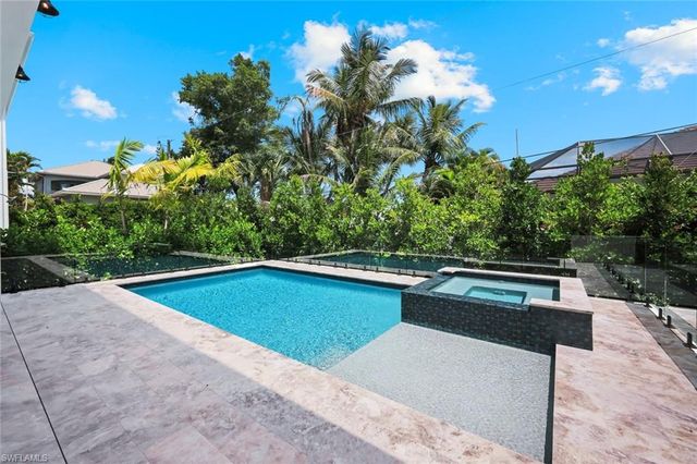 513 92nd AVE N, Naples, FL 34108