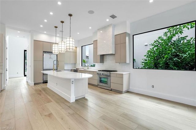 513 92nd AVE N, Naples, FL 34108