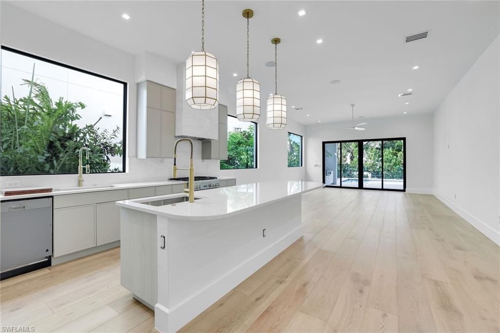 513 92nd AVE N, Naples, FL 34108