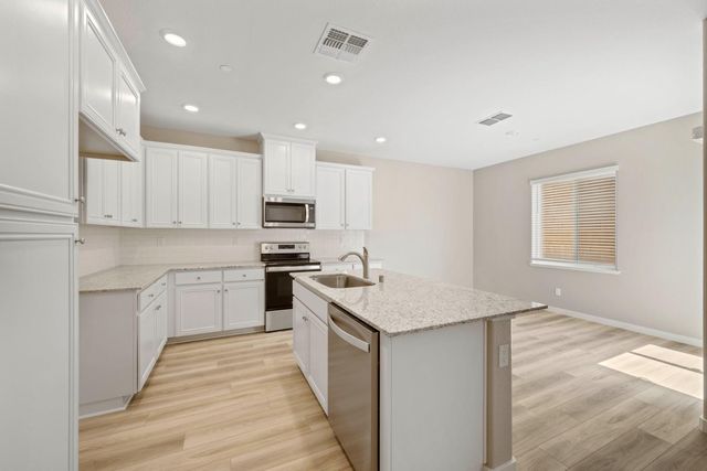 2560 Bog St, Lincoln, CA 95648