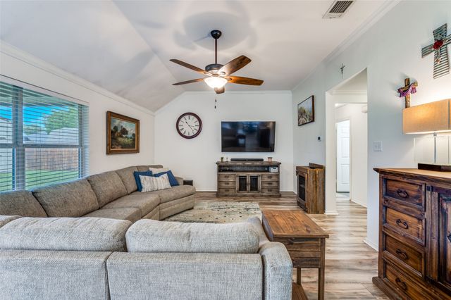 308 Glenview Drive, Aubrey, TX 76227