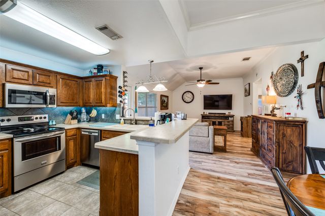 308 Glenview Drive, Aubrey, TX 76227