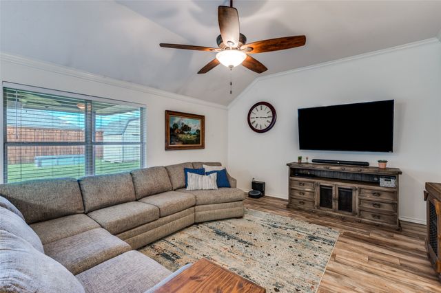 308 Glenview Drive, Aubrey, TX 76227