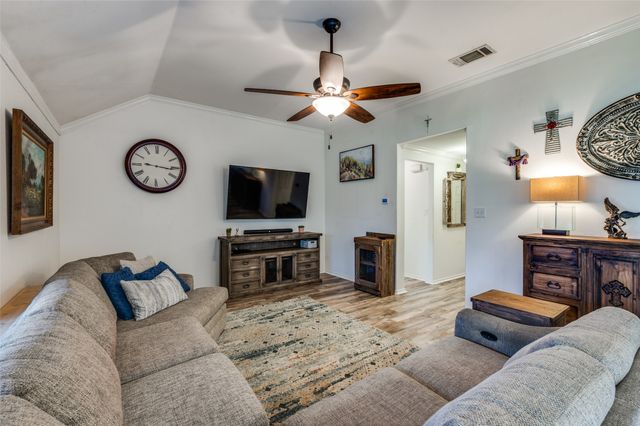 308 Glenview Drive, Aubrey, TX 76227