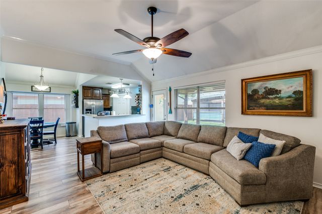 308 Glenview Drive, Aubrey, TX 76227