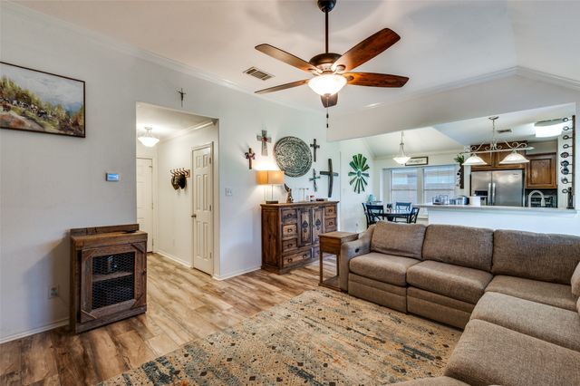 308 Glenview Drive, Aubrey, TX 76227