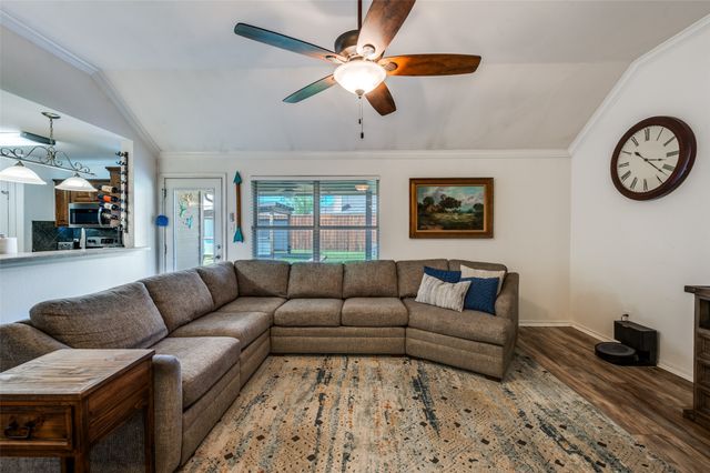 308 Glenview Drive, Aubrey, TX 76227