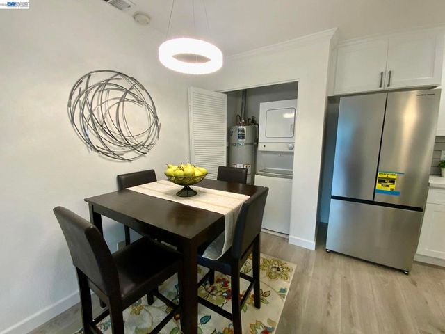 304 Hackamore Ln, Fremont, CA 94539