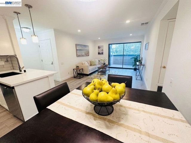 304 Hackamore Ln, Fremont, CA 94539