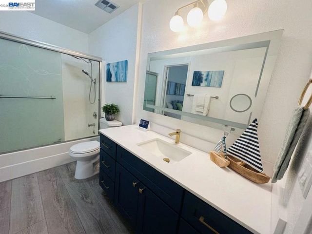 304 Hackamore Ln, Fremont, CA 94539