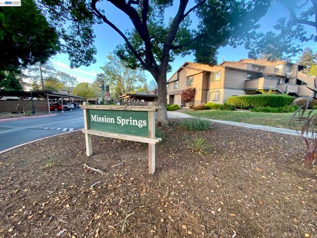 304 Hackamore Ln, Fremont, CA 94539