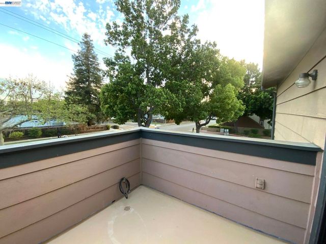 304 Hackamore Ln, Fremont, CA 94539