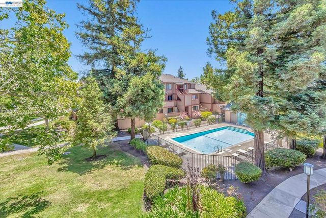 304 Hackamore Ln, Fremont, CA 94539