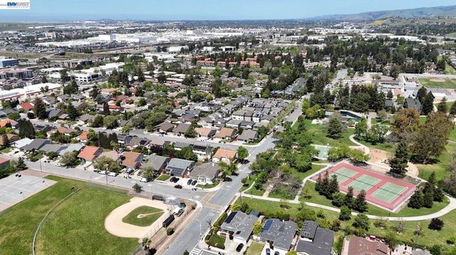 304 Hackamore Ln, Fremont, CA 94539