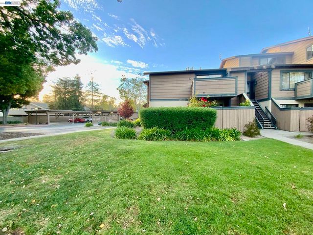 304 Hackamore Ln, Fremont, CA 94539