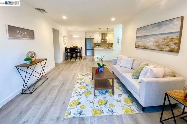 304 Hackamore Ln, Fremont, CA 94539