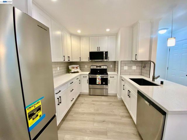 304 Hackamore Ln, Fremont, CA 94539