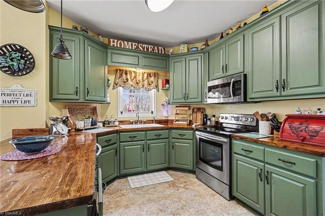 1584 Franklin Hills Court, Randleman, NC 27317