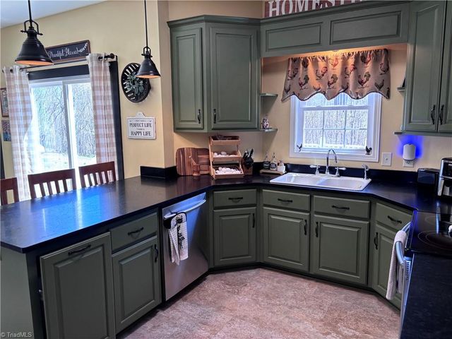 1584 Franklin Hills Court, Randleman, NC 27317