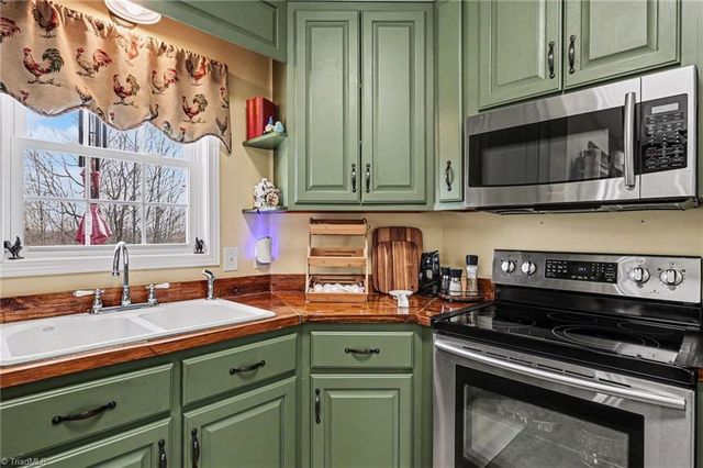 1584 Franklin Hills Court, Randleman, NC 27317