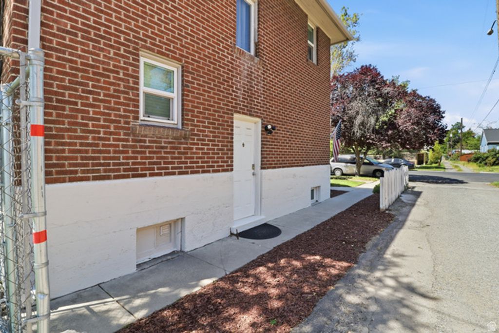Image 4 of property listing at 355 S 500 E, Provo, UT 84606
