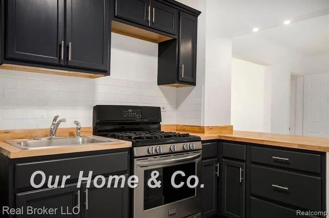 18611 RUNYON Street, Detroit, MI 82343