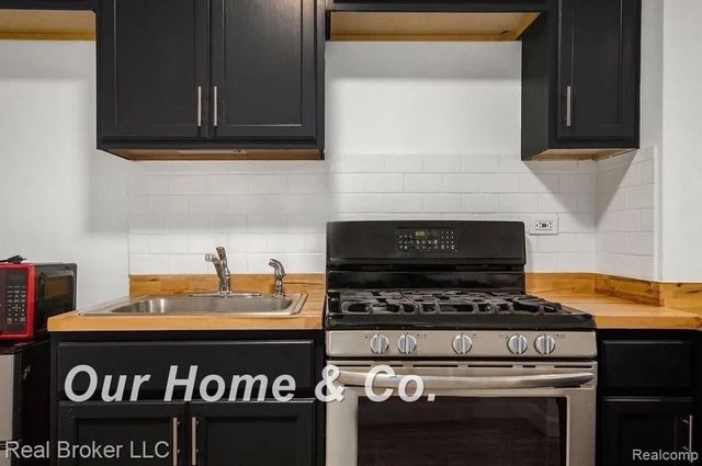 18611 RUNYON Street, Detroit, MI 82343