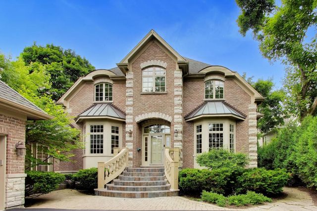 995 Old Elm Place, Glencoe, IL 60022