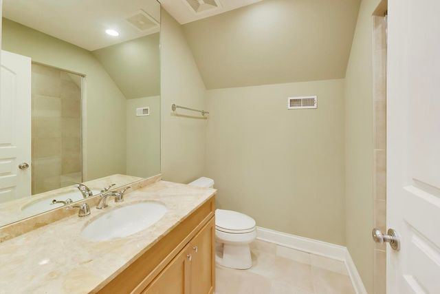 995 Old Elm Place, Glencoe, IL 60022