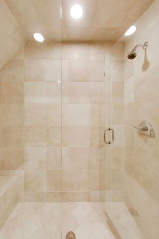 995 Old Elm Place, Glencoe, IL 60022