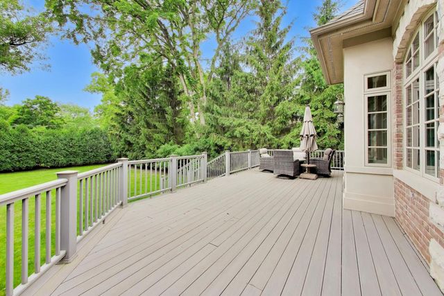 995 Old Elm Place, Glencoe, IL 60022