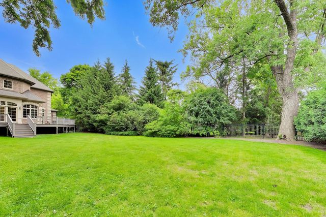 995 Old Elm Place, Glencoe, IL 60022