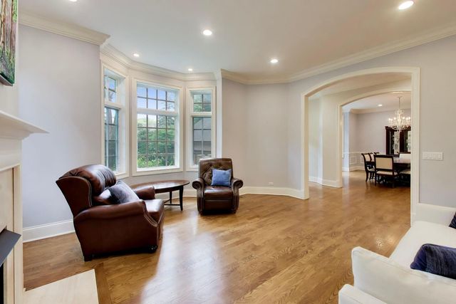 995 Old Elm Place, Glencoe, IL 60022