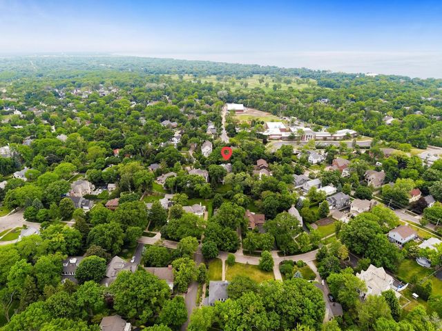 995 Old Elm Place, Glencoe, IL 60022