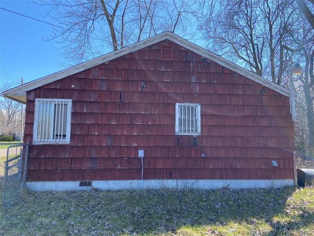 140 E Alma Avenue, Flint, MI 48505
