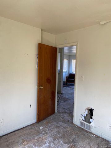 140 E Alma Avenue, Flint, MI 48505