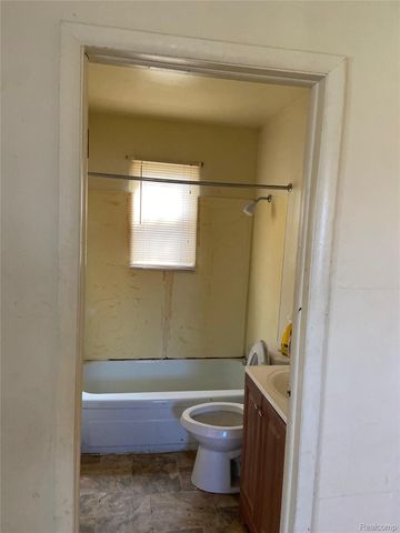 140 E Alma Avenue, Flint, MI 48505
