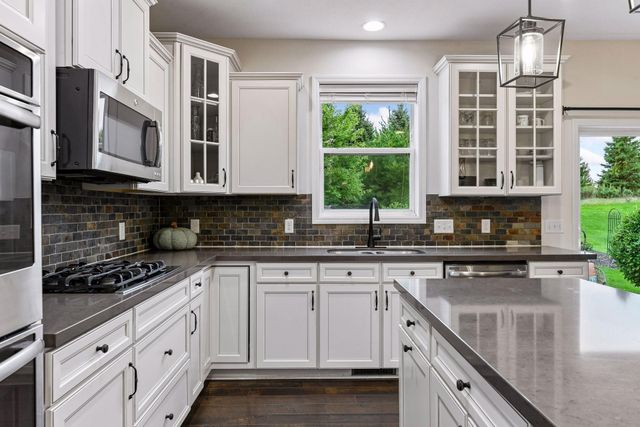 2442 Lacy Lane, Victoria, MN 55386