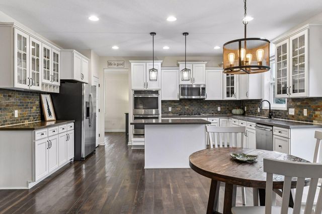 2442 Lacy Lane, Victoria, MN 55386