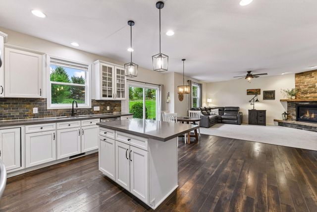 2442 Lacy Lane, Victoria, MN 55386