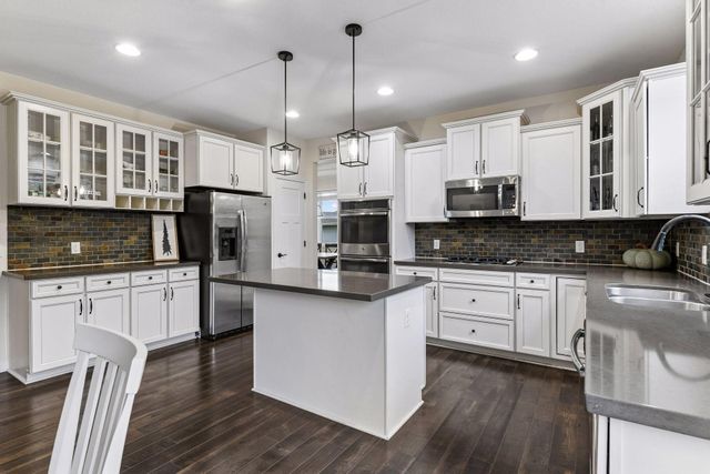 2442 Lacy Lane, Victoria, MN 55386