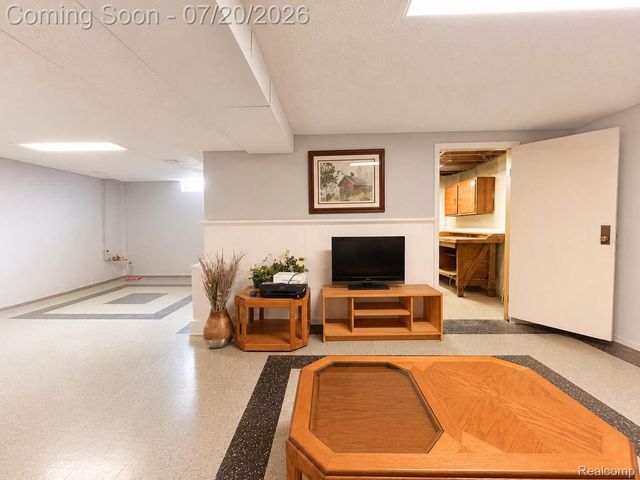 9100 Brentwood Street, Livonia, MI 48150