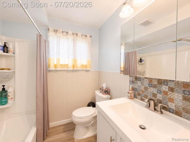 9100 Brentwood Street, Livonia, MI 48150