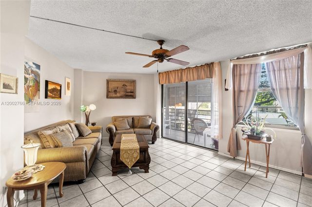 20500 W Country Club Dr 405, Aventura, FL 33180