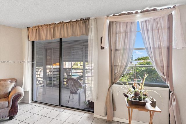 20500 W Country Club Dr 405, Aventura, FL 33180